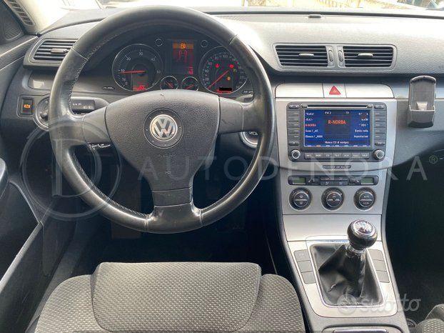Volkswagen Passat 140 CV NAVI,
