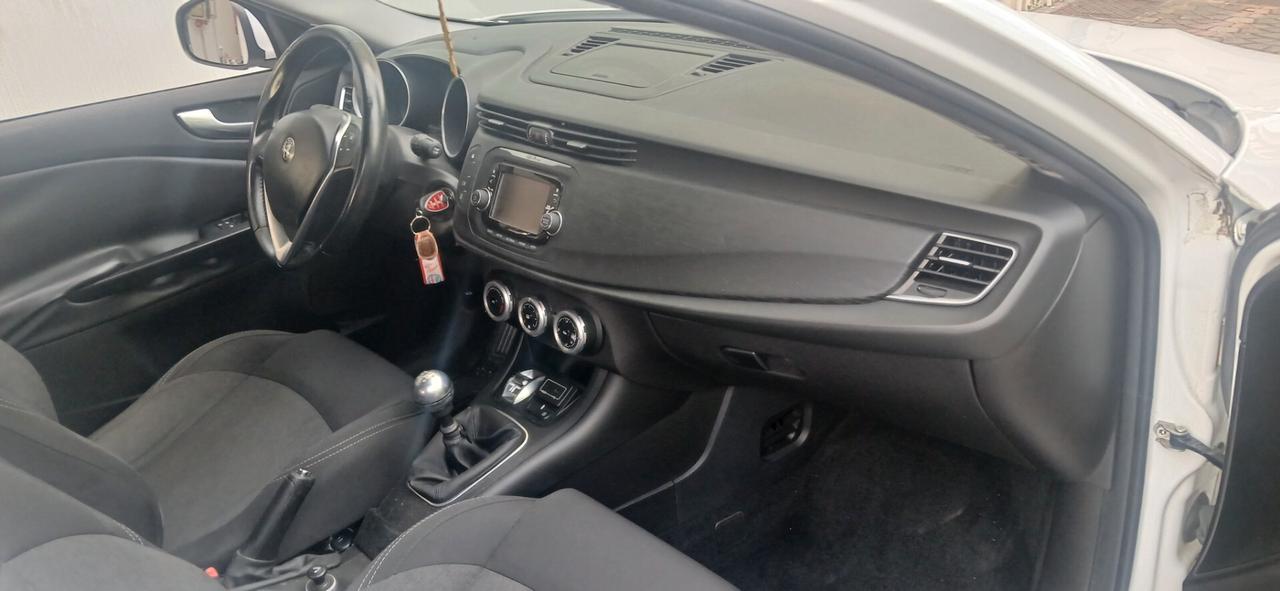 Alfa Romeo Giulietta 1.6 JTDm 120 CV neopatentati