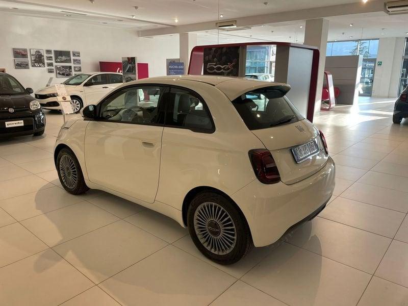 FIAT 500e LA NUOVA 500 Nuova 500 Hatchback My23 La Nuova 500 - 320 Berlina da Concessionaria ufficiale Stellan