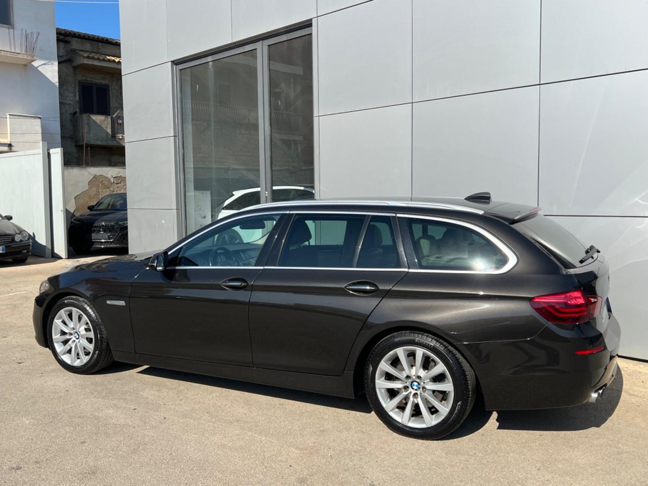 Bmw 520 520d Touring Business - anno 2016 - prezzo €14.900