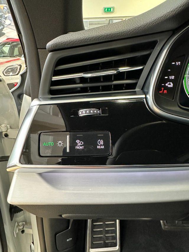 AUDI Q8 55 TFSI e Plug-in quattro S line -22" - B&O - FULL