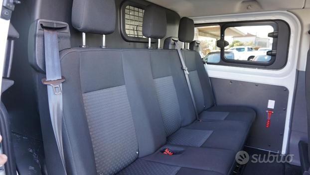 FORD Transit Custom 300 2.0 TDCi 130 PC-DC Furgo