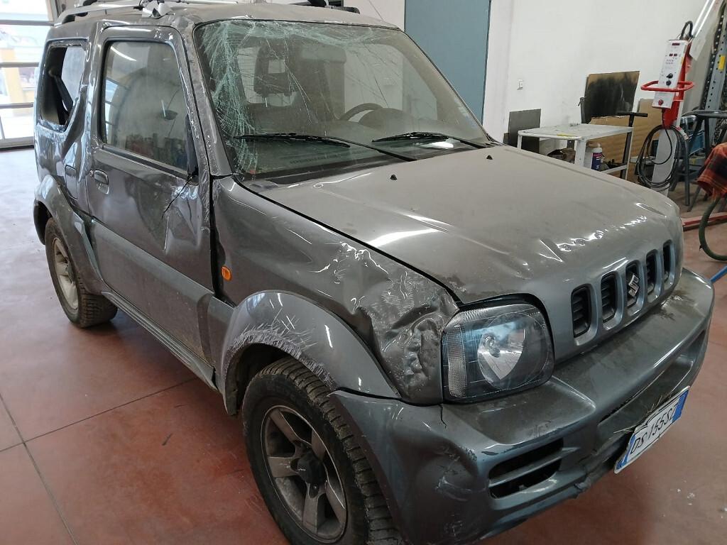 Suzuki Jimny 1.3i 16V 4x4 incidentata