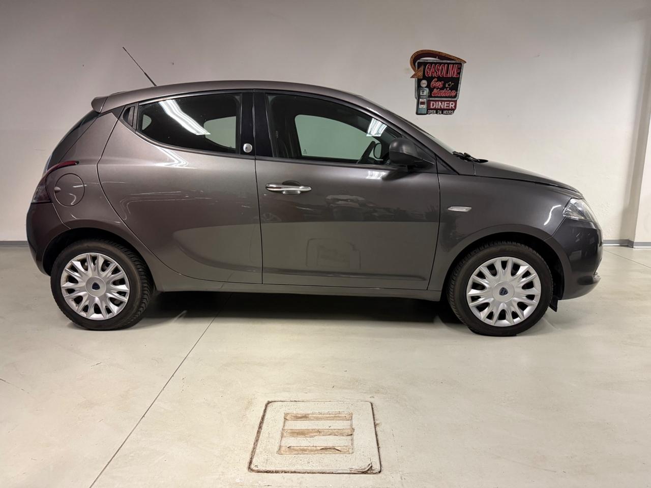 Lancia Ypsilon 1.2 69 CV 5 porte GPL Ecochic Silver