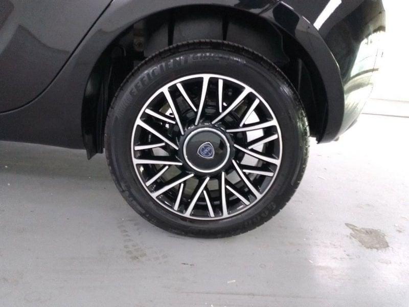 Lancia Ypsilon 1.0 firefly hybrid Platino s&s 70cv