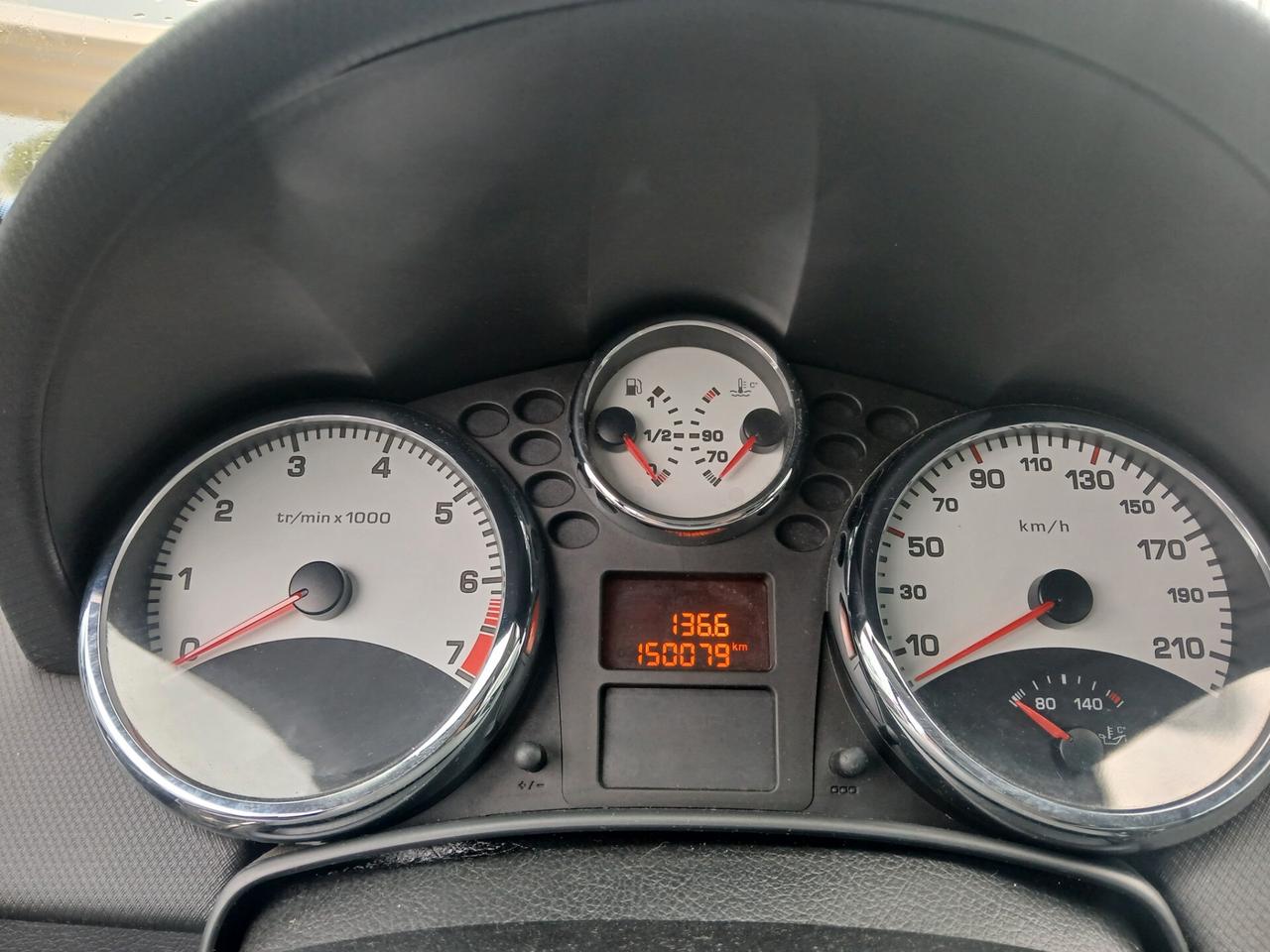 Peugeot 207 1.6 VTi 120CV CC Féline