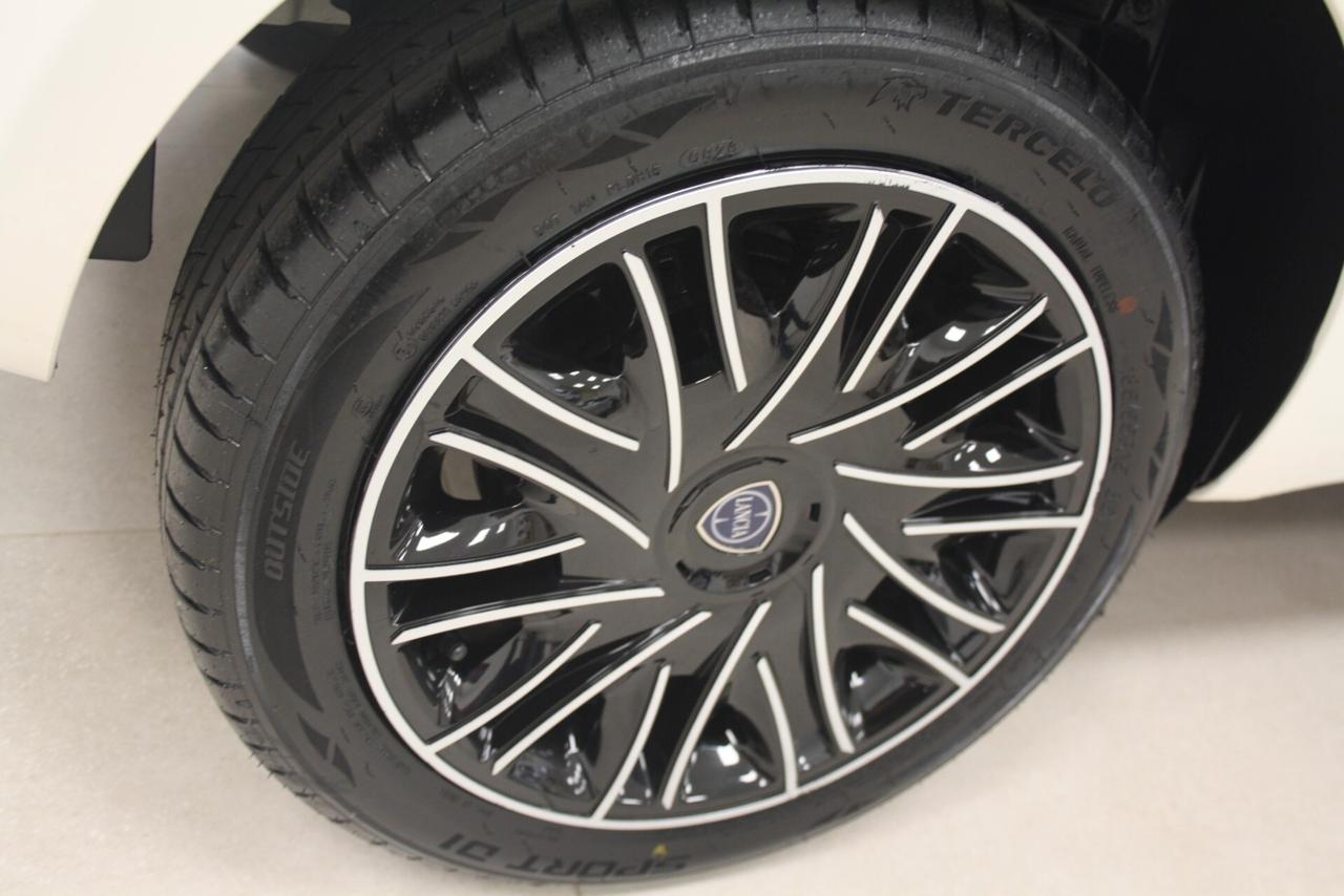 LANCIA YPSILON 1.0 HYBRID 70CV SILVER *2023