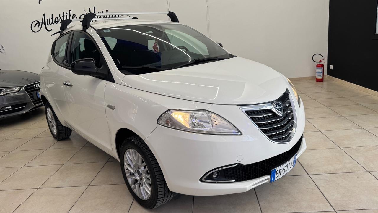 Lancia Ypsilon 0.9 TwinAir 85 CV 5 porte Metano Ecochic Silver