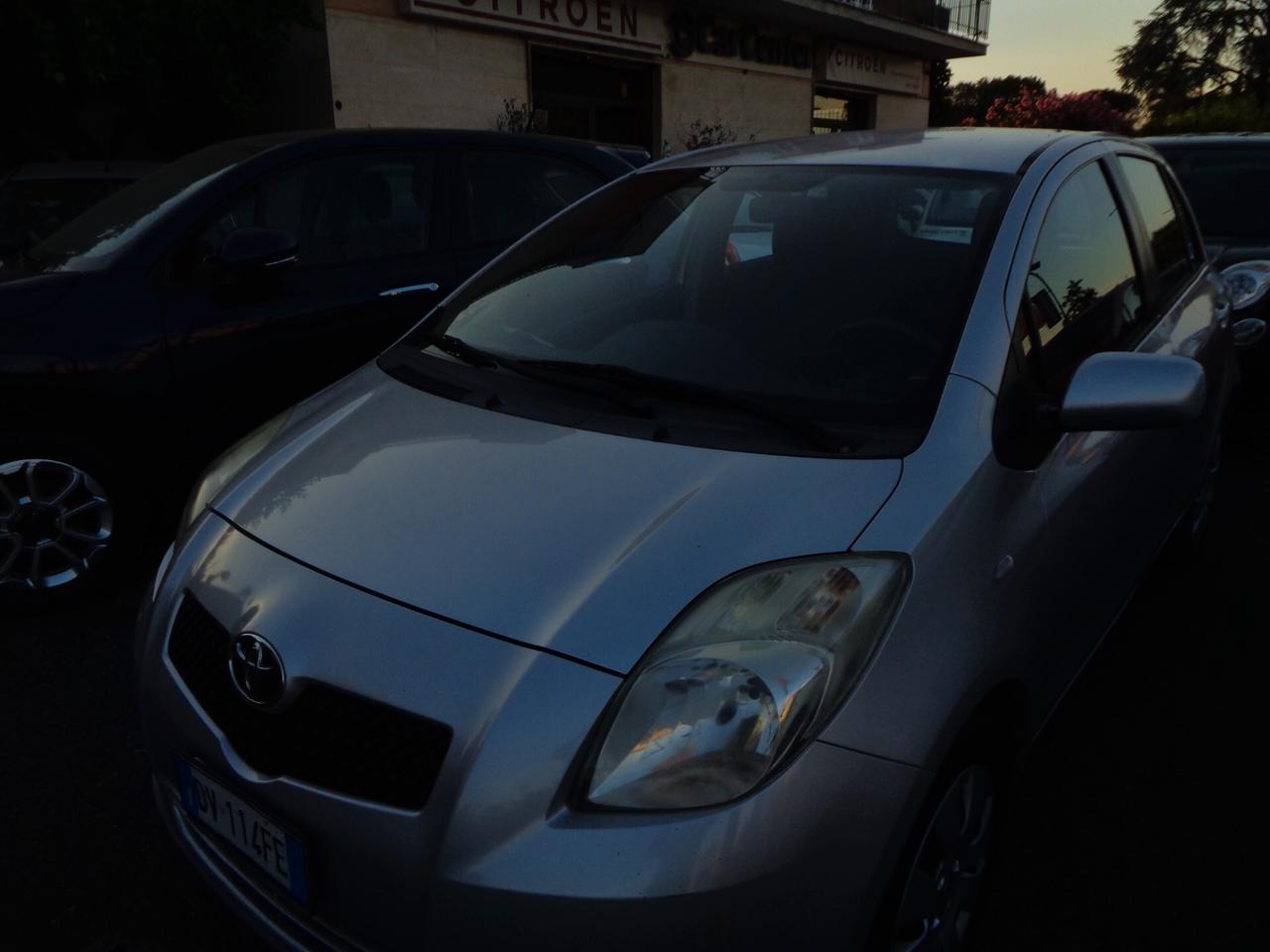 Toyota Yaris 1.0 5 porte Sol