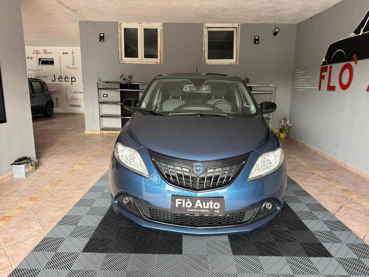 Lancia Ypsilon 1.0 70cv Hybrid Silver