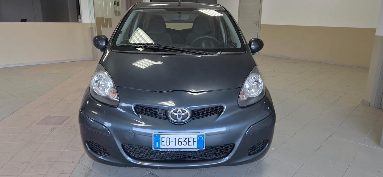 Toyota Aygo 1.0 12V VVT-i 5 porte Sol Red Edition