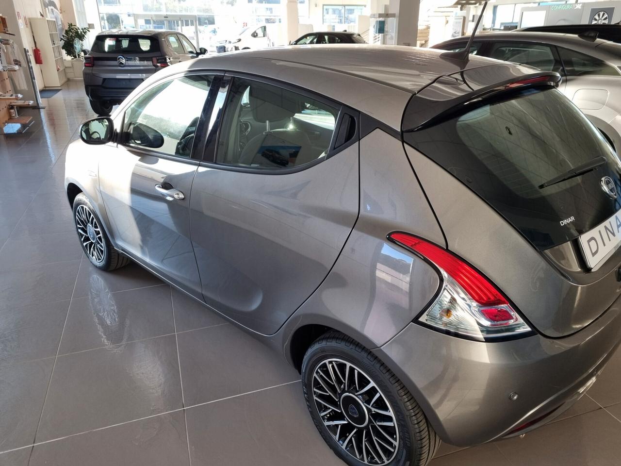 Lancia Ypsilon 1.0 FireFly 5 porte S&S Hybrid Platino