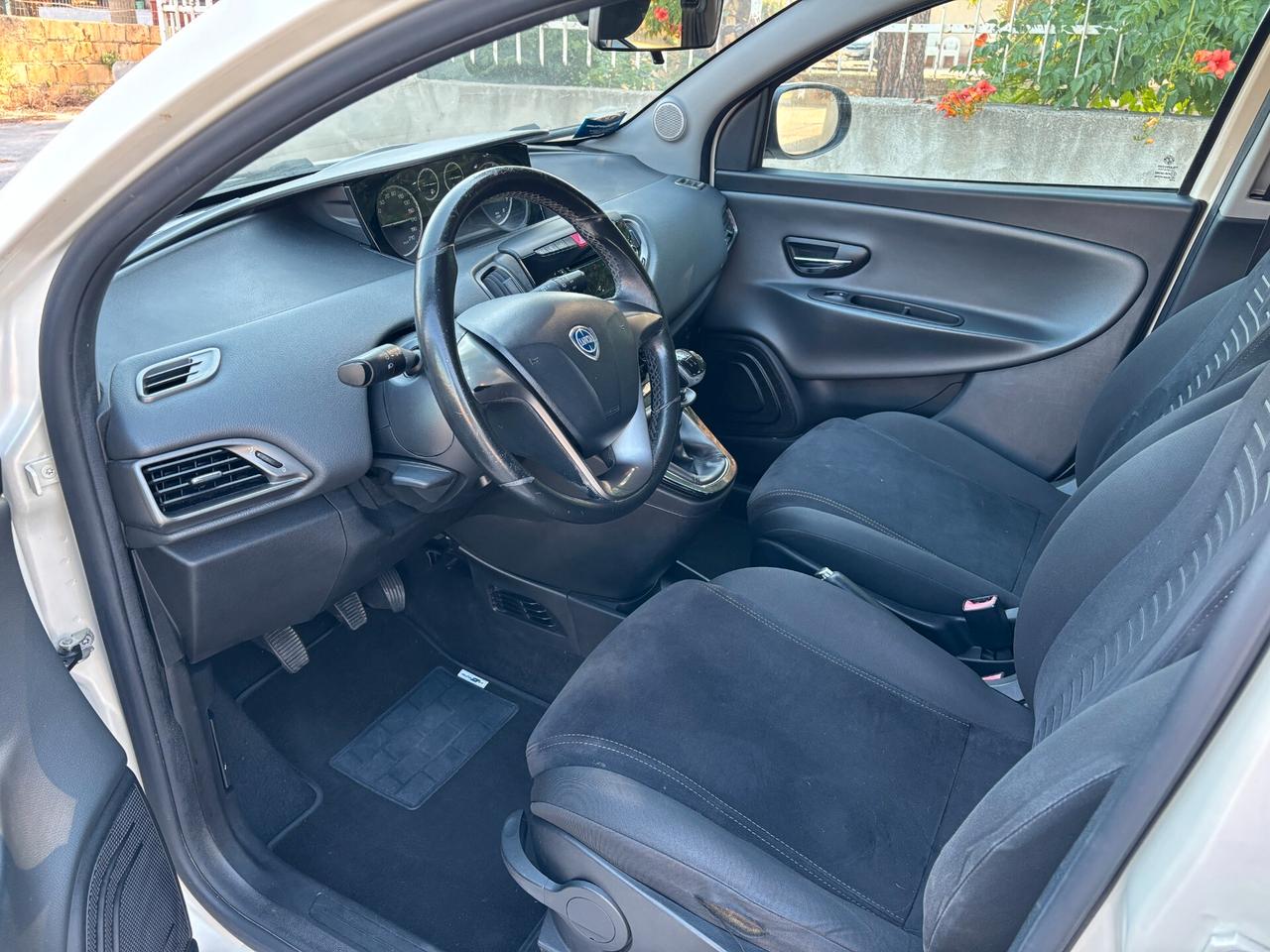 Lancia Ypsilon 1.2 69 CV 5 porte S&S Silver - 2011