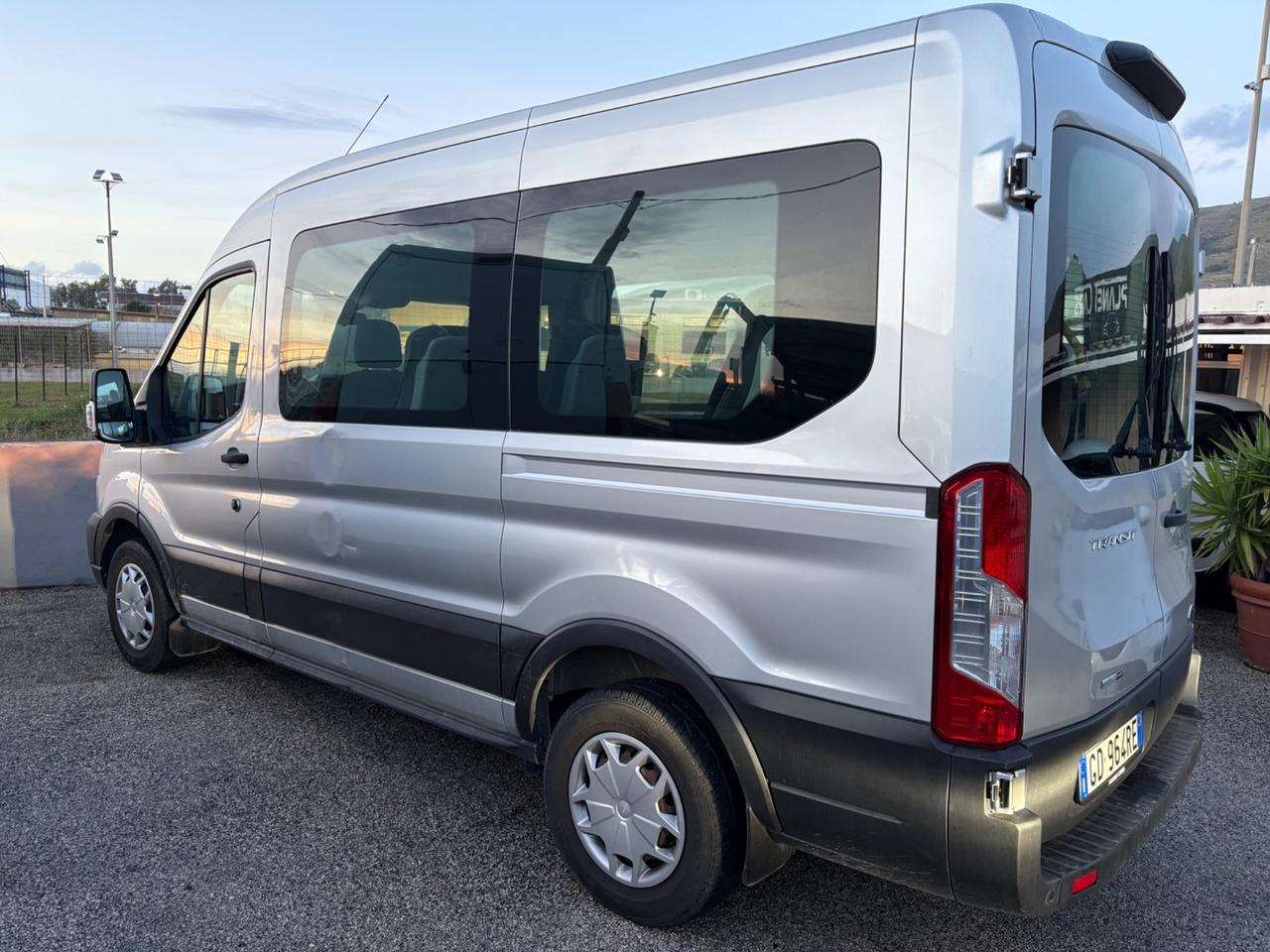 Ford Transit 2.0cc 130CV 9 posti trasporto disabili