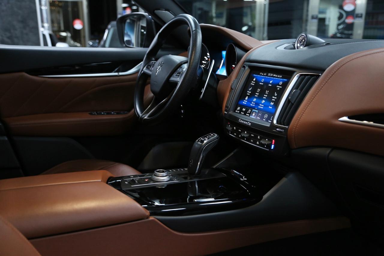 Maserati Levante V6 Diesel 275 cv AWD Gransport auto