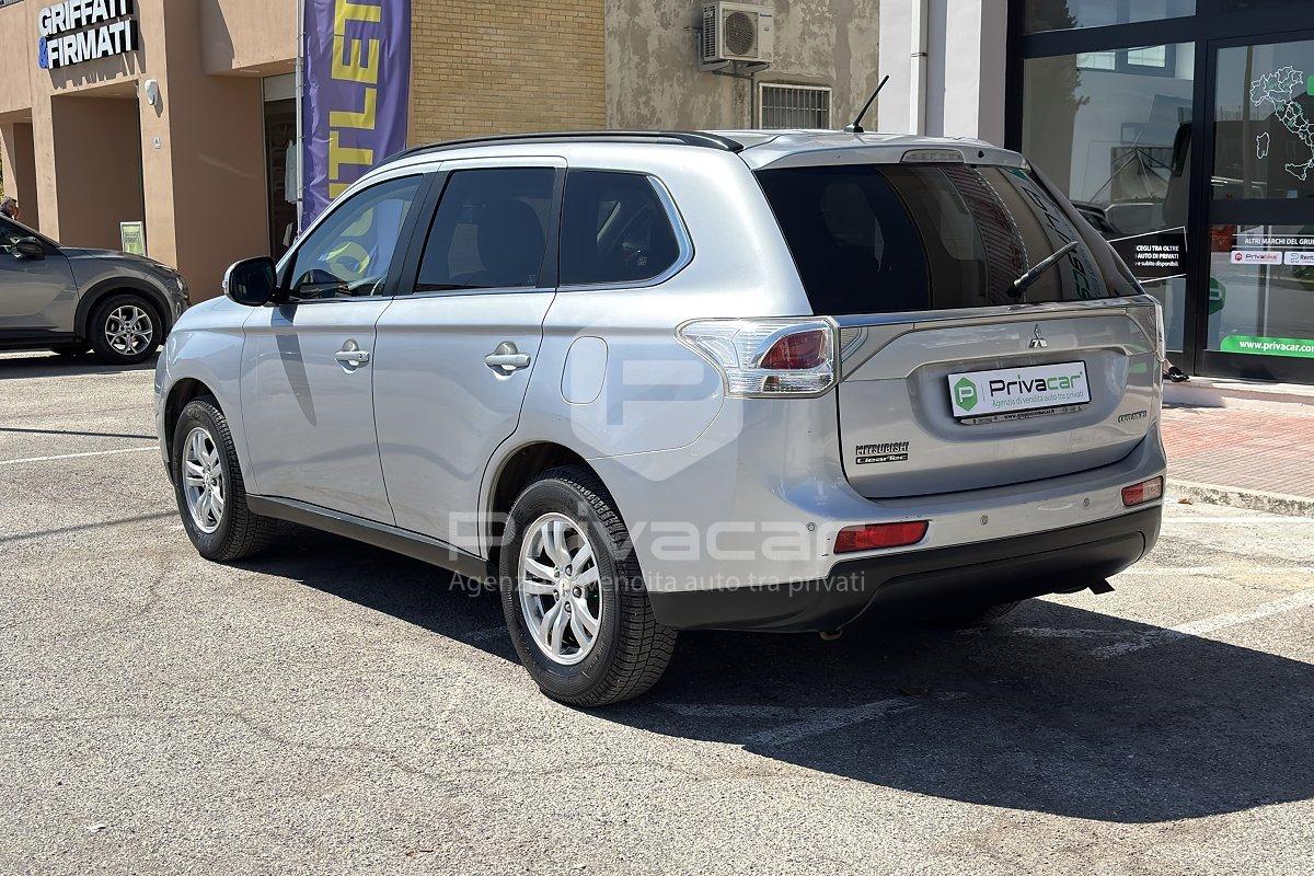 MITSUBISHI Outlander 2.2 DI-D 4WD Intense
