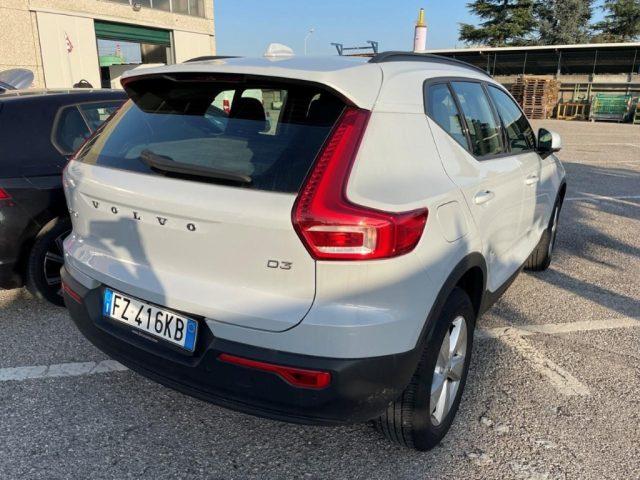 VOLVO XC40 D3 AWD Business *Navi,Sensori,LED*