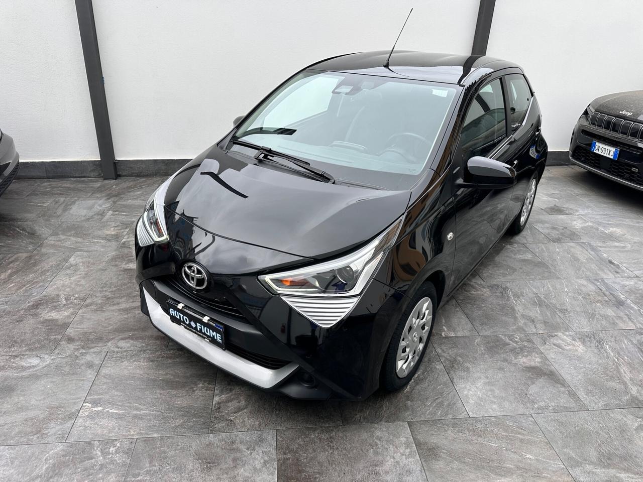 Toyota Aygo Connect 1.0 VVT-i 72 CV 5 porte x-play
