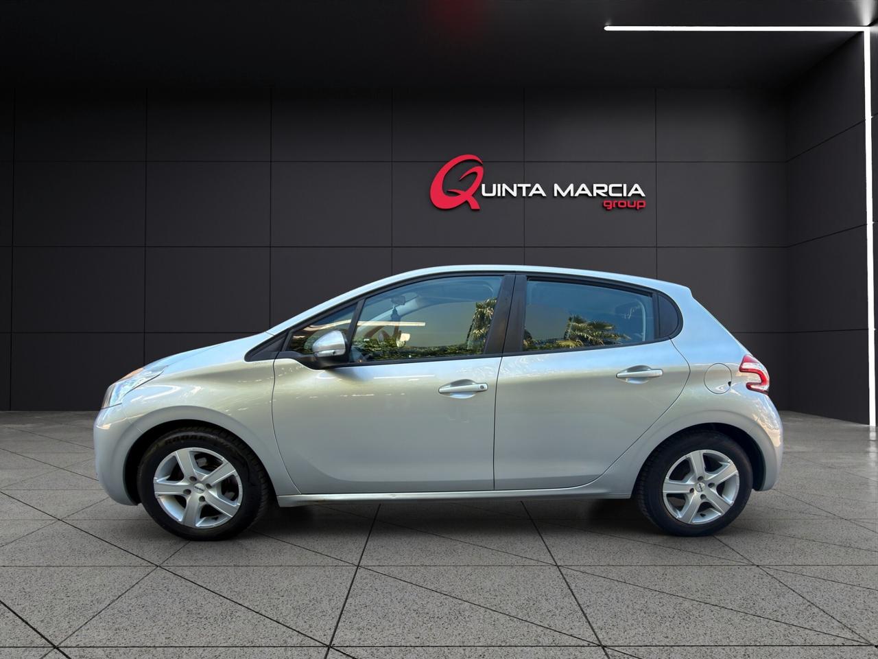 Peugeot 208 1.4 HDi 68 CV Active-TOUCHSCREEN