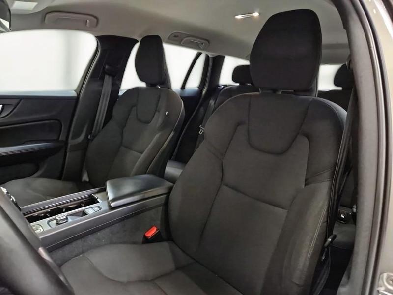 VOLVO V60 B4 D AUTOM. MOMENTUM BUSINESS 5 PORTE STATION WAGON