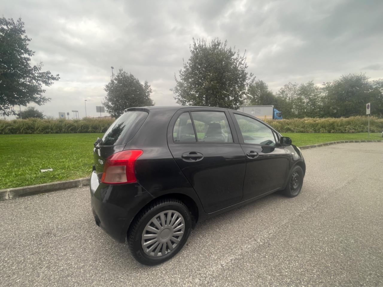 Toyota Yaris 1.0 5 porte