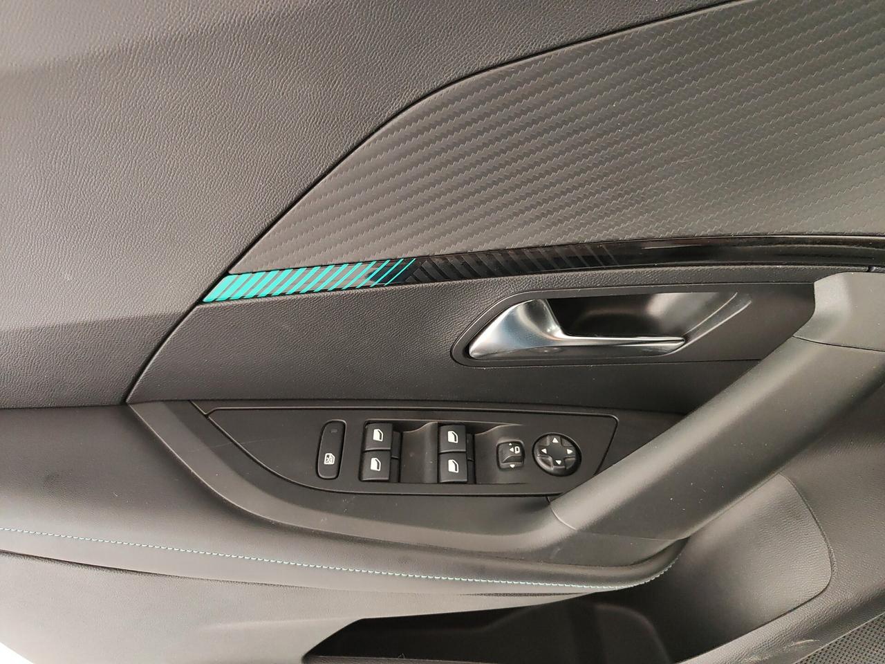 Peugeot 2008 PureTech 130 S&S EAT8 Allure