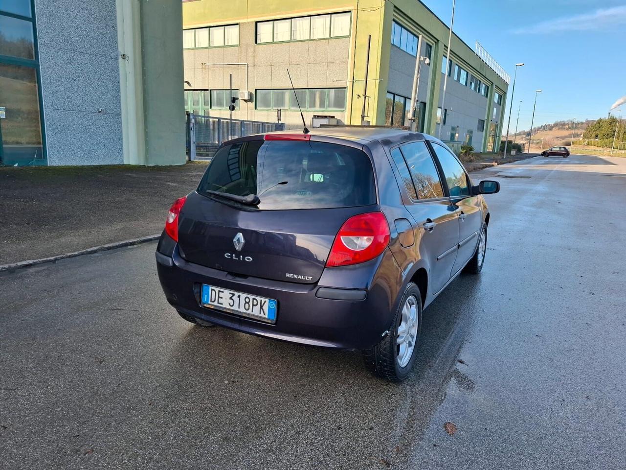 Renault Clio 1.2 16V 5 porte Luxe