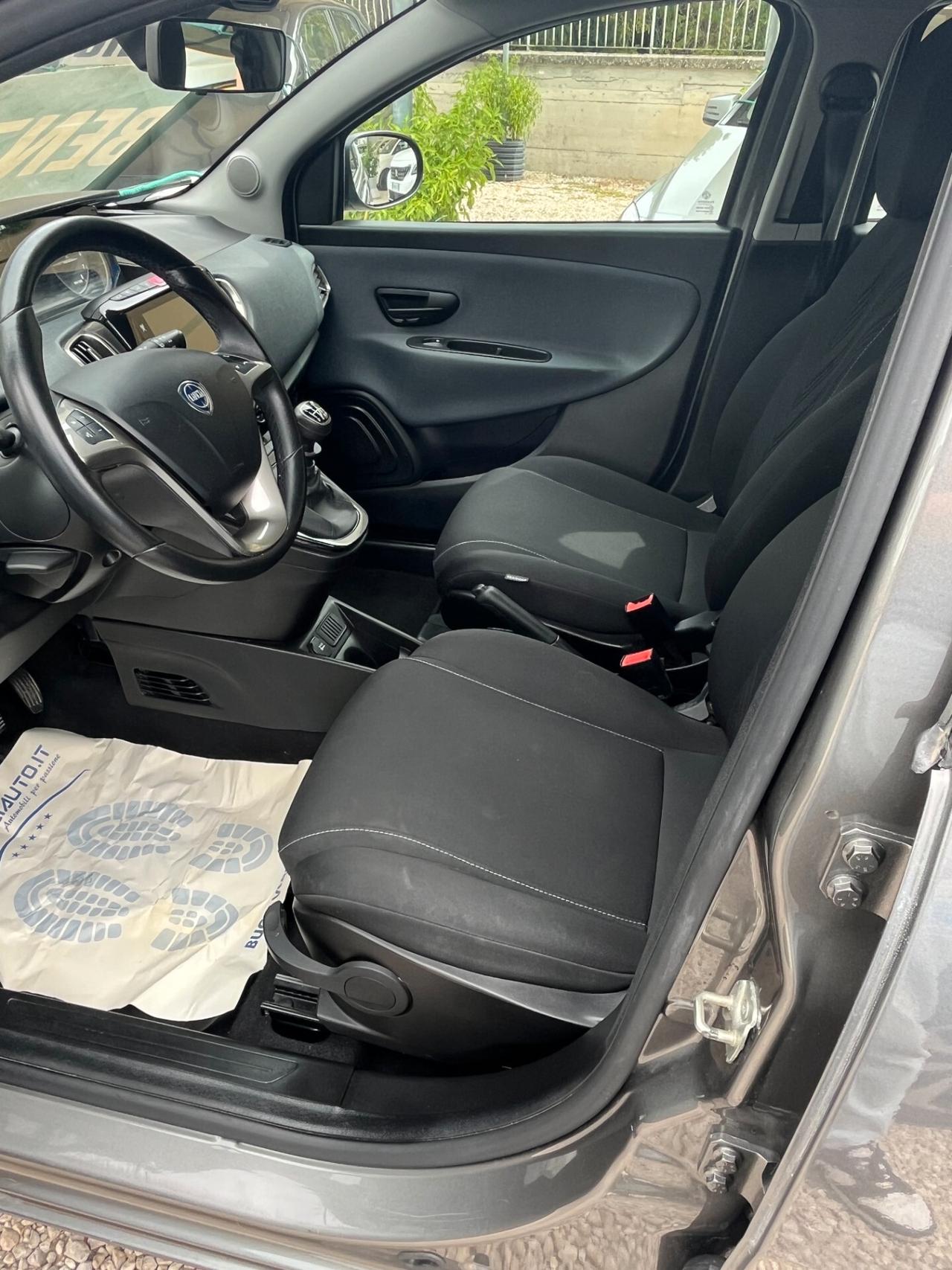 LANCIA YPSILON 1000 IBRIDA 47000 KM CERTIFICATI 1 PROPRIETARIO 2023