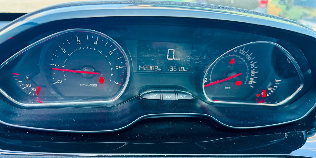 Peugeot 208 PureTech 82 5 porte Allure