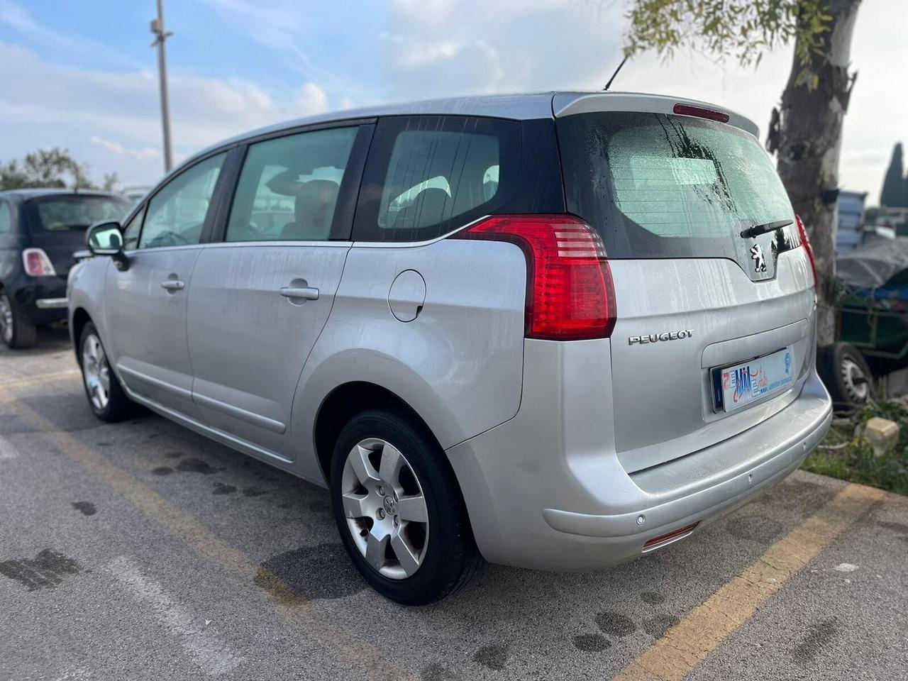 Peugeot 5008 1.6 HDi 110CV cambio robotizzato Tecn