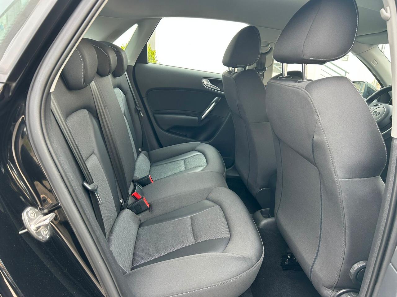 Audi A1 SPB 1.6 TDI 105 Cv AMBITION LED-2015