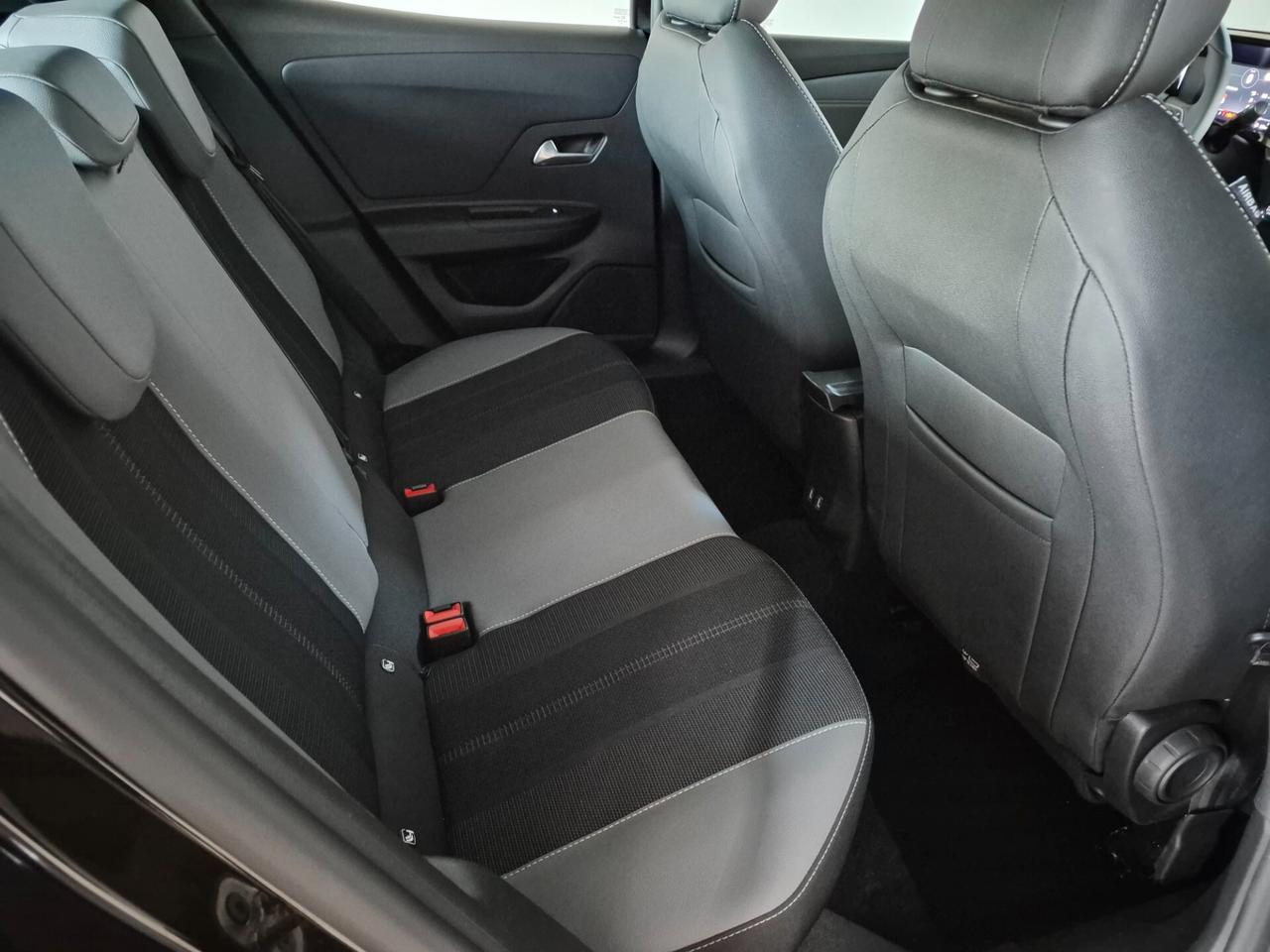 Peugeot 208 ALLURE 1.2 APPLE CARPLAY + ANDROID AUTO LED NAVI