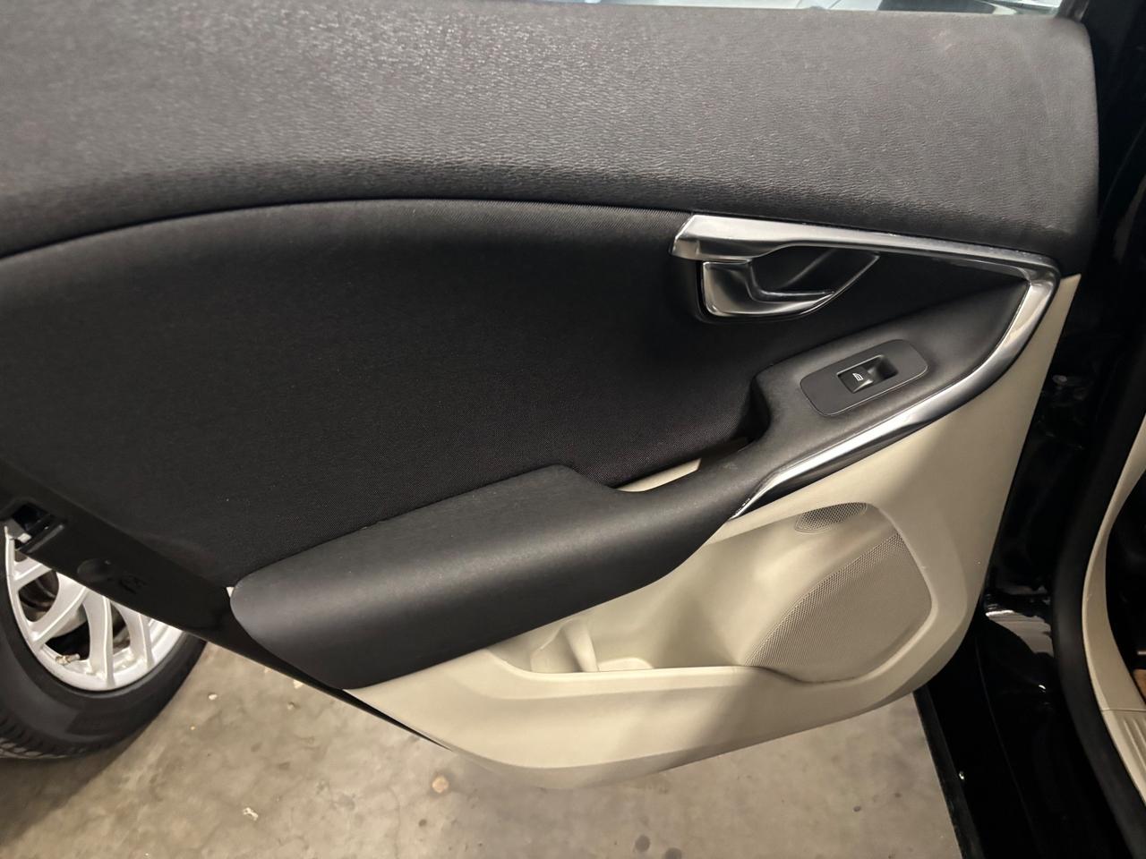 Volvo V40 D2 1.6 |INTERNI B-COLOR|TETTO|