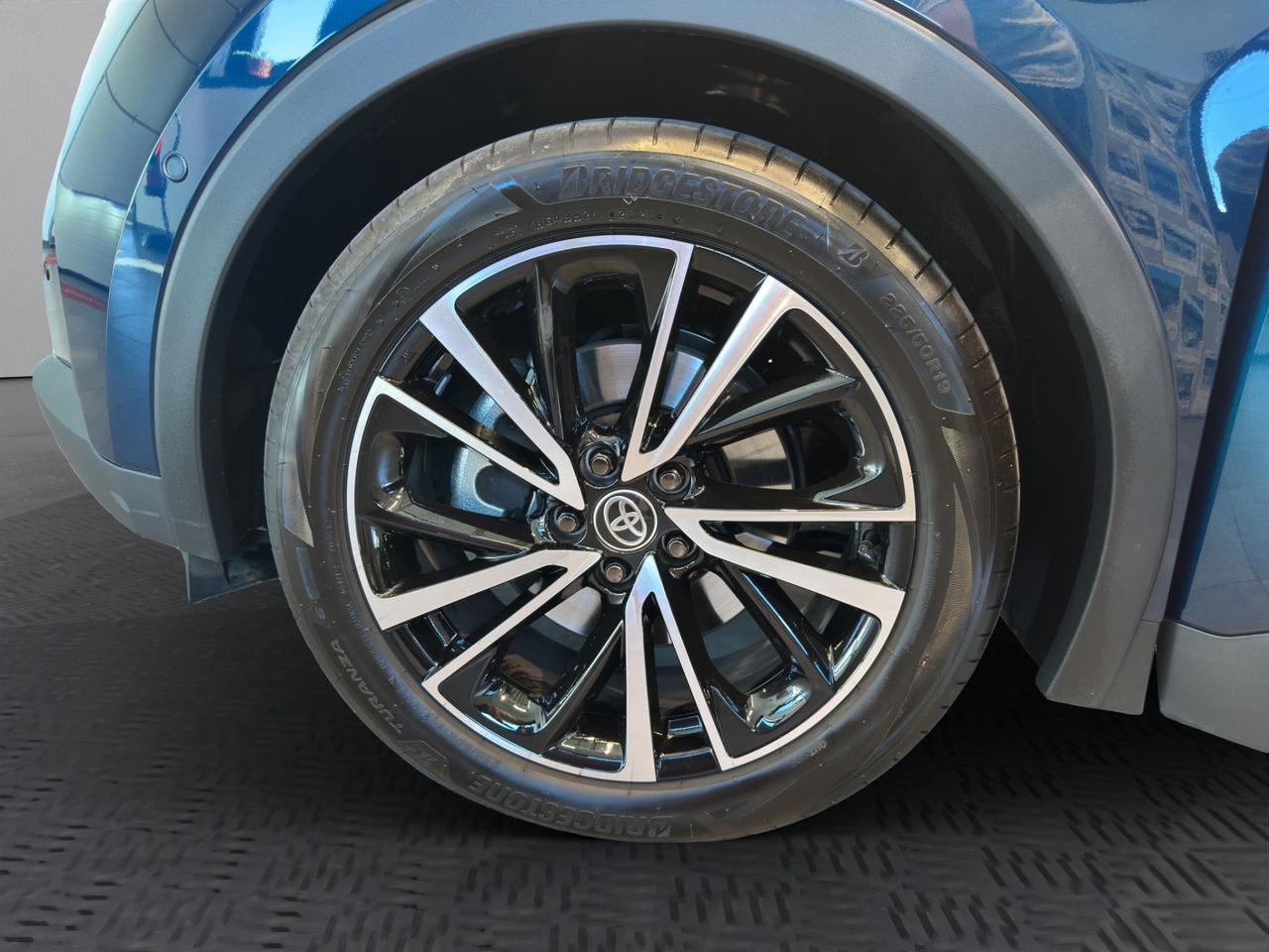 Toyota C-HR 2.0 phev Lounge fwd e-cvt