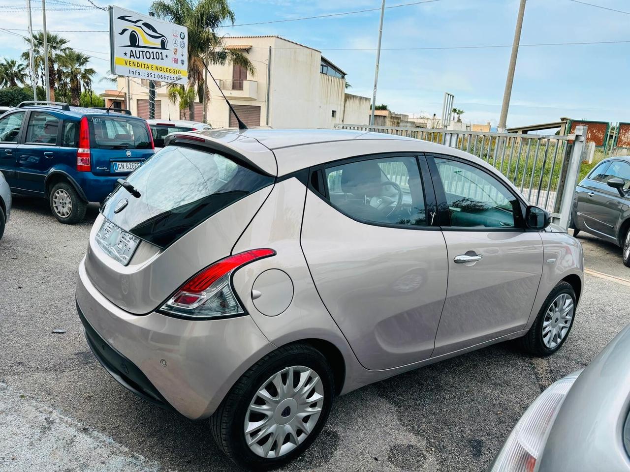 Lancia Ypsilon 1.2 69 CV 5 porte S&S Gold