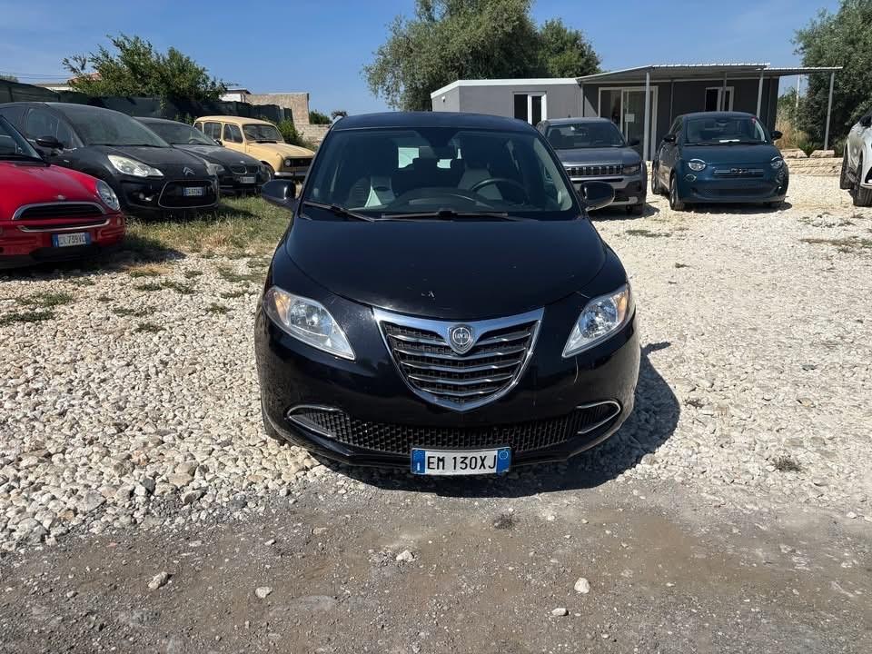 Lancia Ypsilon 1.2 69 CV Unyca