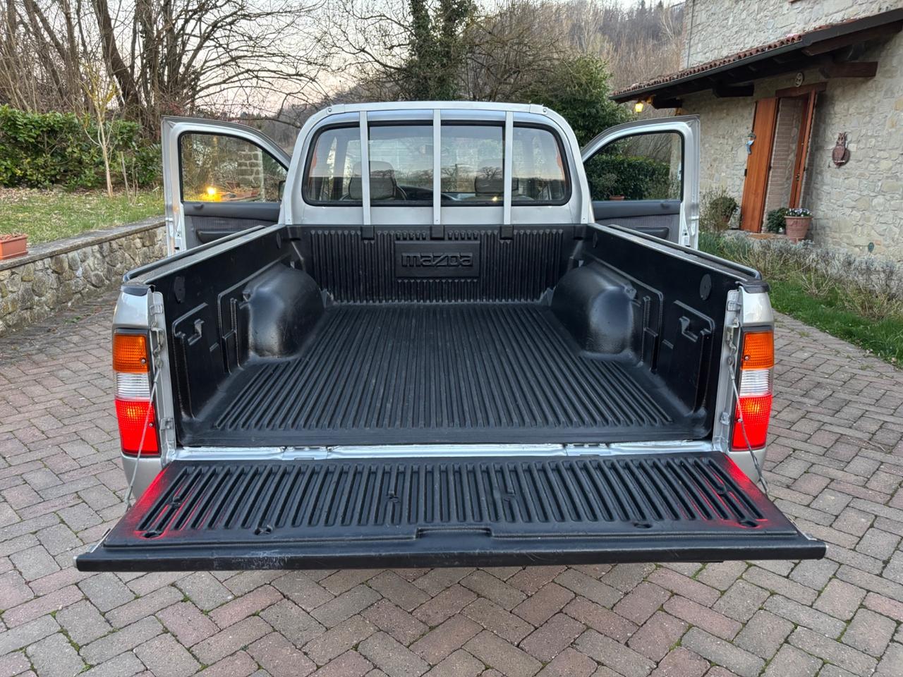 Mazda B 2500 2.5 diesel Stretch-Cab SDX Pup Clima