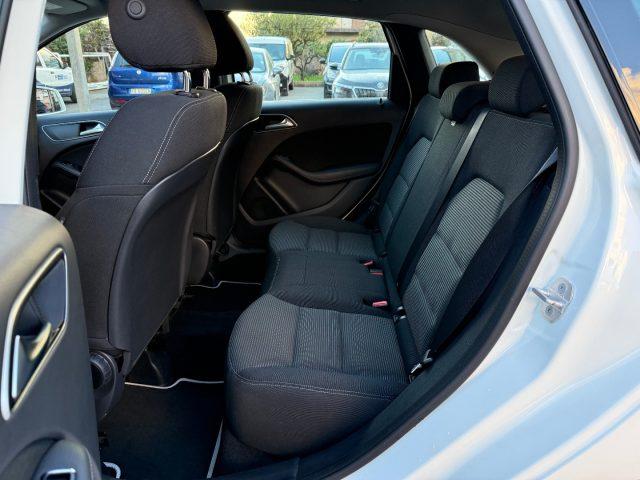 MERCEDES-BENZ B 180 d Business
