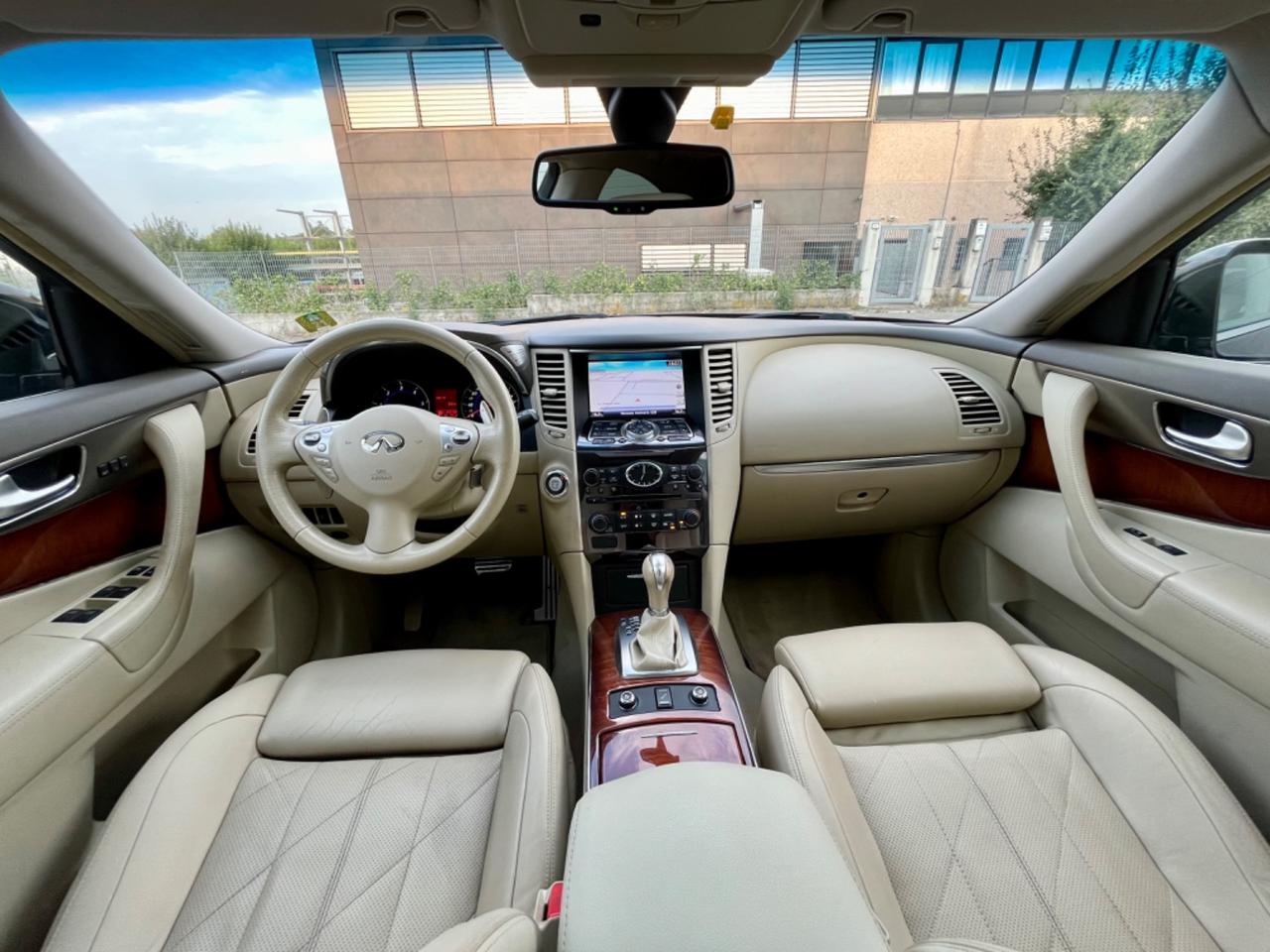 Infiniti FX FX30d S Premium 3.0d 2011 142.000km perfetta