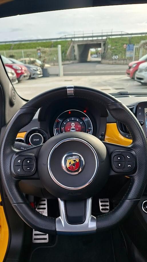 Abarth 595 1.4 Turbo T-Jet 165 CV con tetto apribile