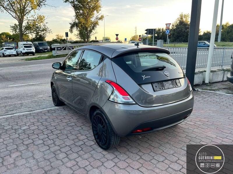 Lancia Ypsilon Ypsilon 1.0 FireFly 5 porte S&S Hybrid Ecochic Silver