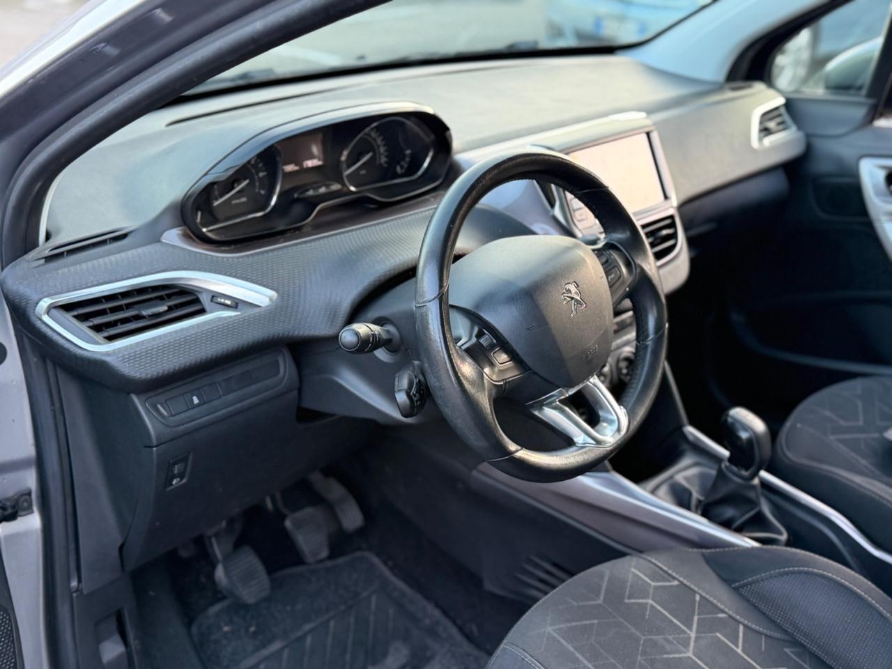 Peugeot 2008 1.2 benzina 82cv - 2014 km 120.000