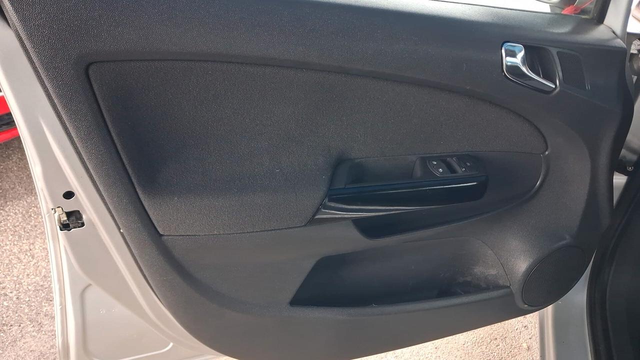 Opel Corsa 1.2 benzina gpl