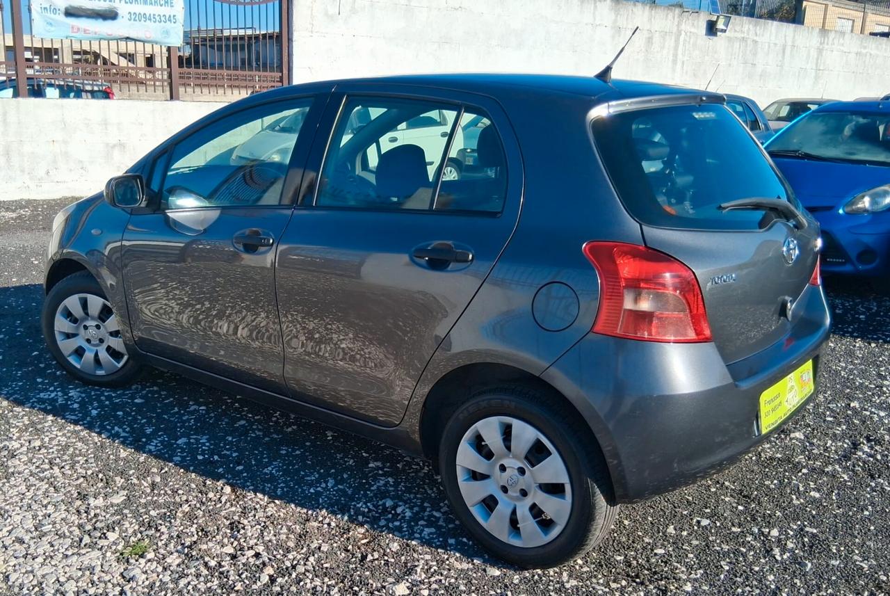 Toyota Yaris 1.0 5 porte Sol