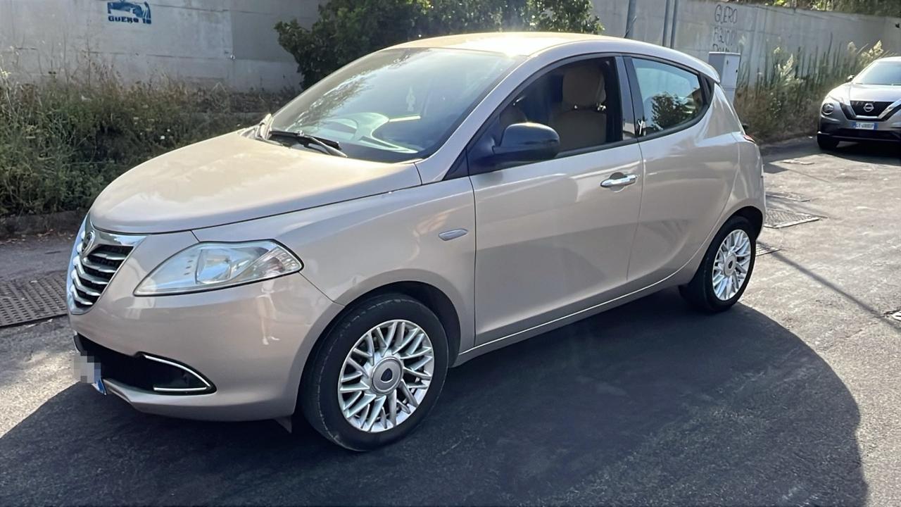 Lancia Ypsilon 0.9 TwinAir 85 CV 5 porte S&S DFN Platinum Cambio Automatico