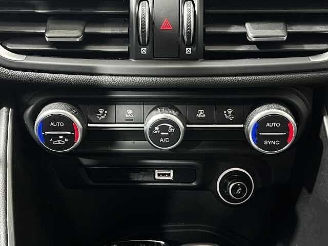 Alfa Romeo Giulia 2.0 Turbo 200 CV AT8 Business