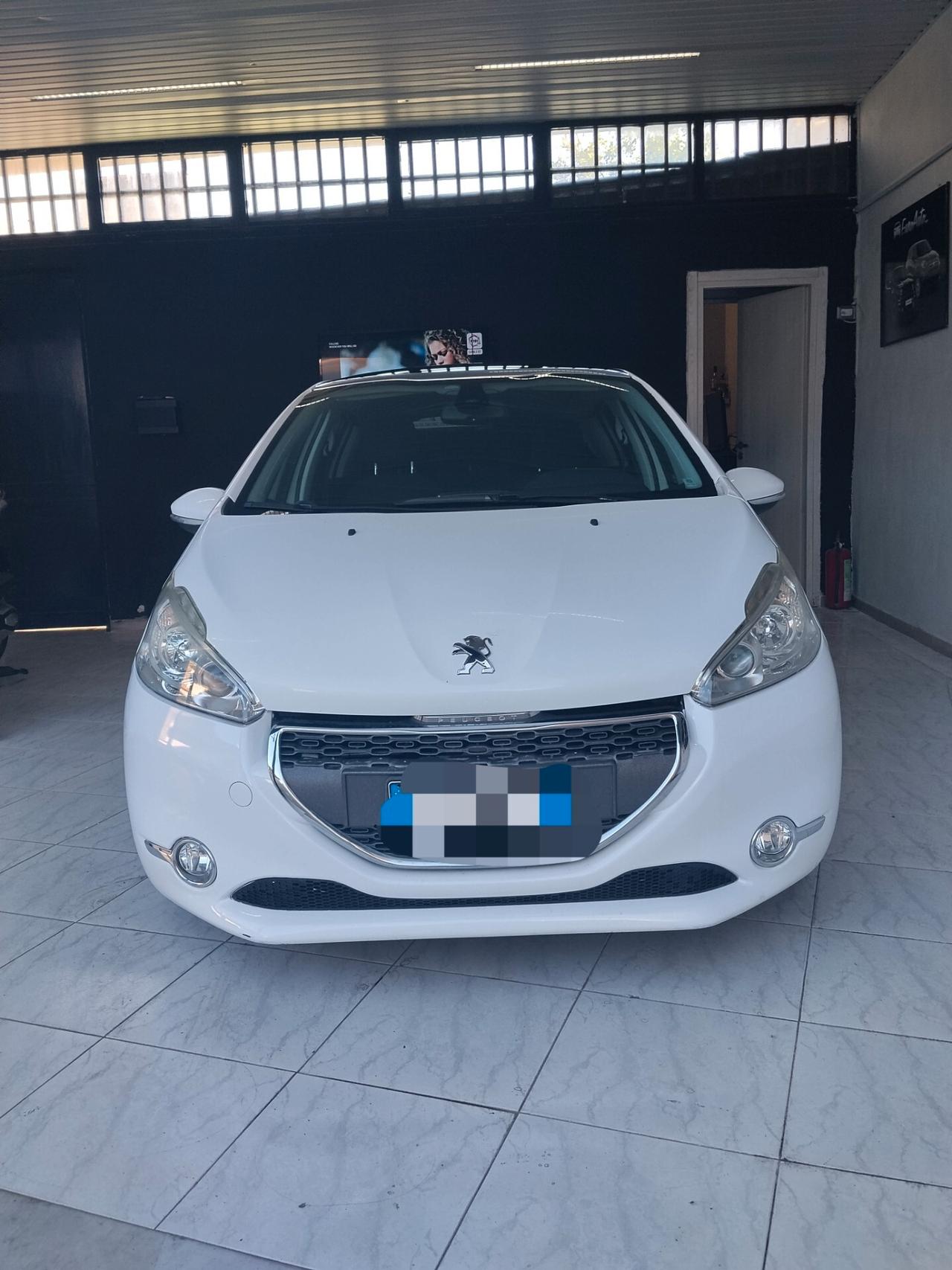 Peugeot 208 1.4 diesel 2013 CON GARANZIA