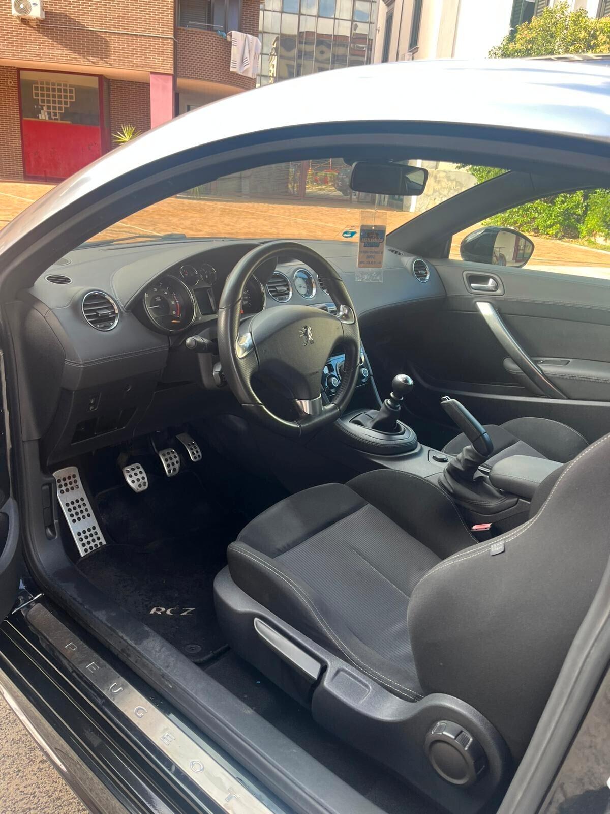 Peugeot RCZ 2.0 HDi 163CV Black Yearling