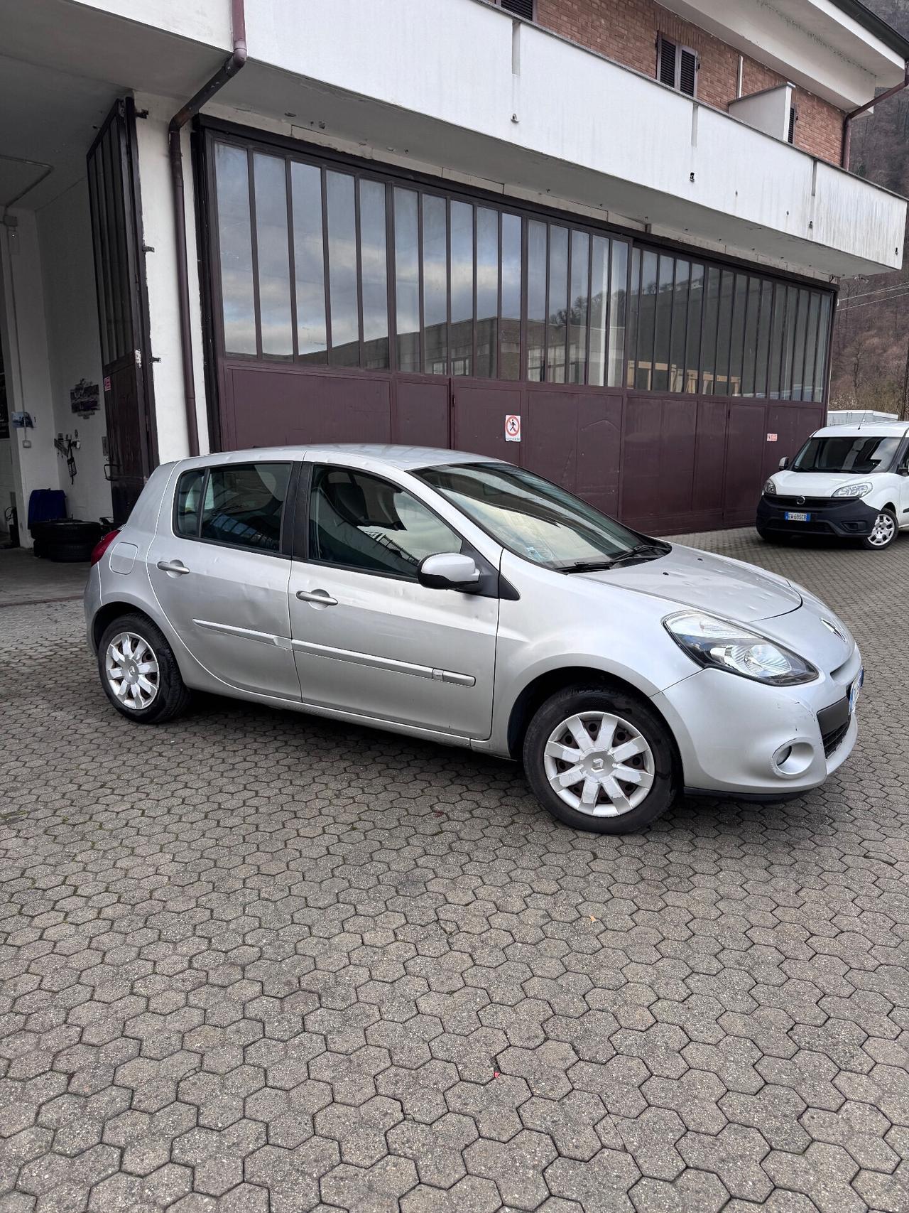 Renault Clio 1.2 16V 5 porte Dynamique