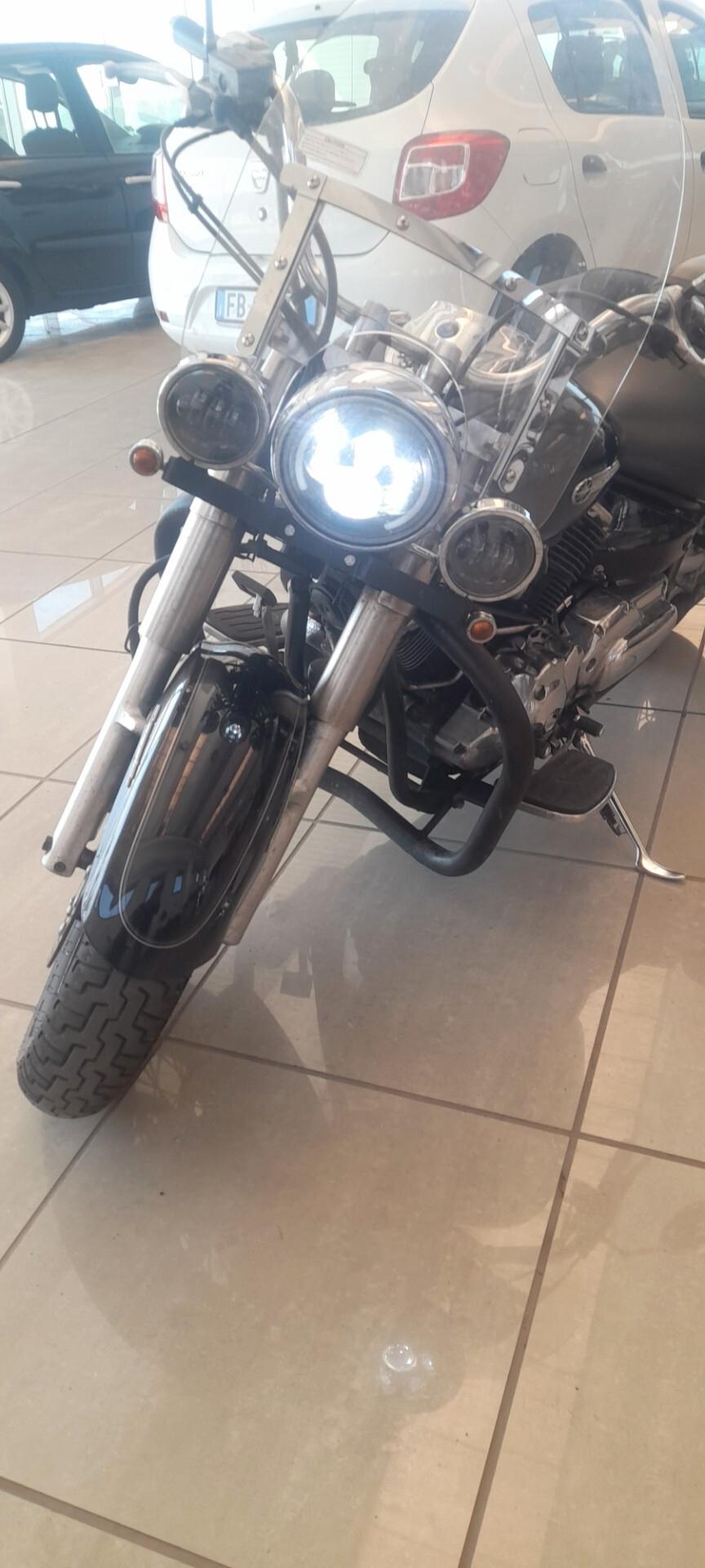 Yamaha XVS 1100 Drag Star
